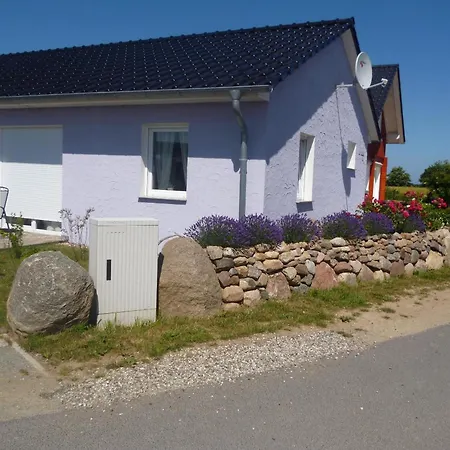 Freistehendes In Lancken Mit Sauna *